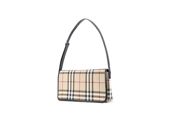 有巴宝莉回收包包的没有