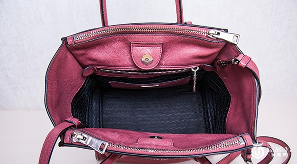 深圳哪里可以回收普拉达酒红色十字纹包包? 深圳哪里可以回收普拉达酒红色十字纹包包?