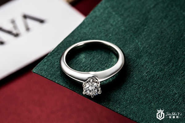 北京蒂芙尼白金钻戒回收价格是多少钱？