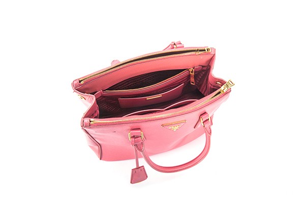 回收普拉达包包