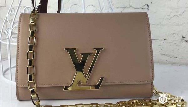 LV chain Louise链条包在上海的回收价格 LV chain Louise链条包在上海的回收价格
