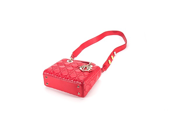 迪奥戴妃包二手价格 迪奥戴妃包二手价格