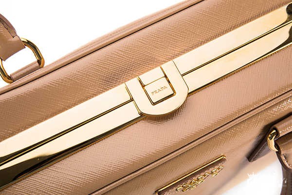 武汉老款普拉达包包回收