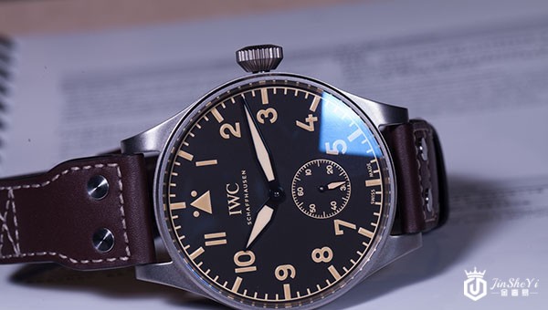 上海万国飞行员系列IW510301手表回收价格是多少