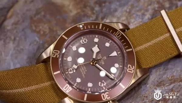 回收帝驼古铜腕表79250BM