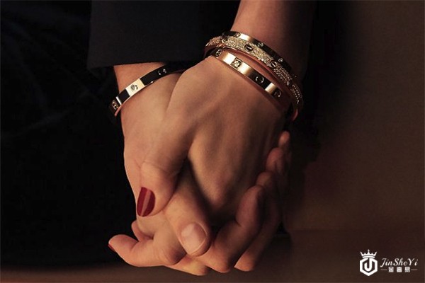 1578730677408386.jpg 深圳卡地亚手镯回收