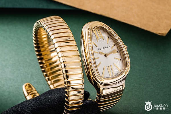 宝格丽Serpenti系列黄金镶钻手表