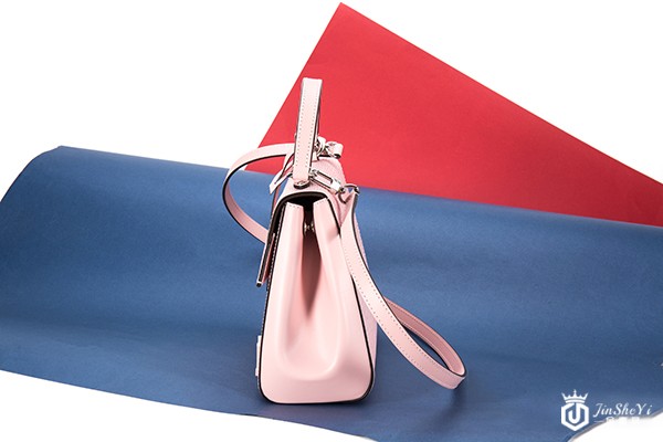 路易威登CLUNY BB系列粉色水波纹包包