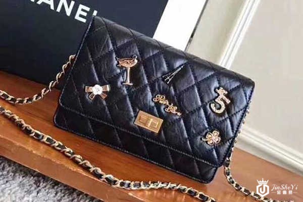 限量版 徽章款woc chanel发财包