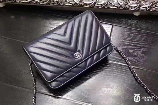 V缝线系列 蓝色 羊皮woc chanel发财包