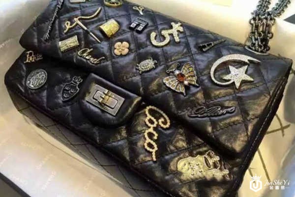 高级定制时装秀亮相的限量版chanel2.55