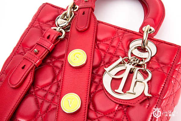 3万多迪奥戴妃包回收价格是多少?无锡哪里可以回收? 3万多迪奥戴妃包回收价格是多少?无锡哪里可以回收?