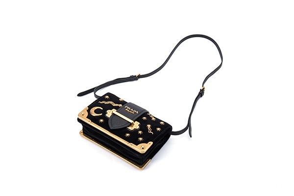 回收二手名包多少钱一个,上海普拉达星月包回收